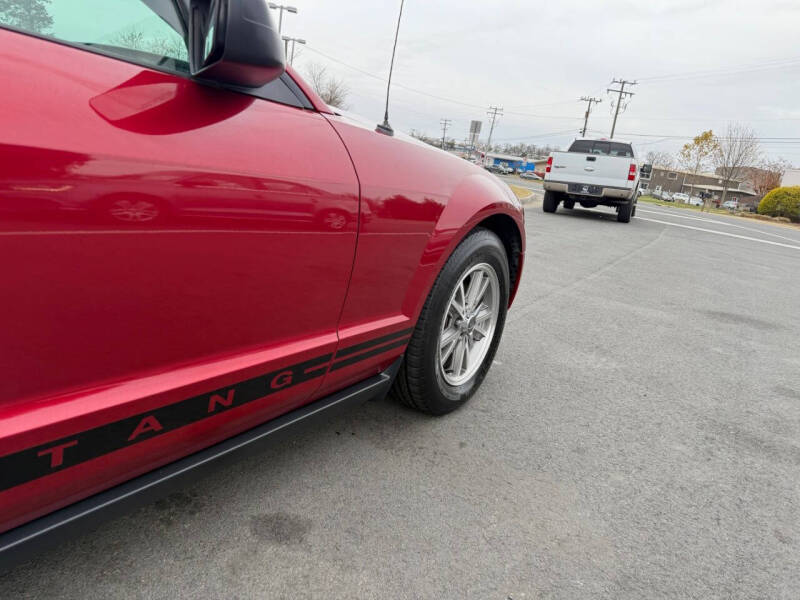 2005 Ford Mustang V6 Deluxe