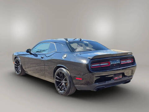2017 Dodge Challenger 392 HEMI Scat Pack Shaker