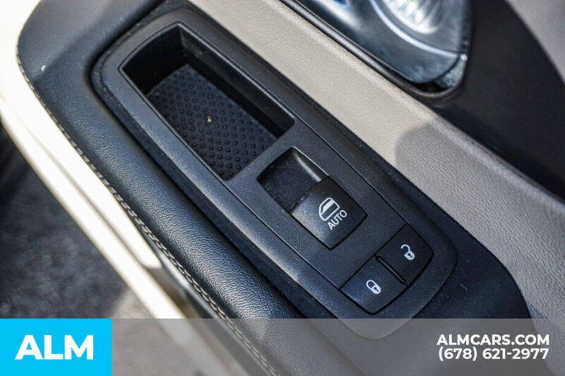 2024 Chrysler Pacifica Plug-In Hybrid Select