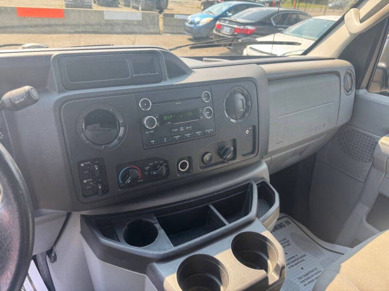 2012 Ford E-Series E-350 SD XLT