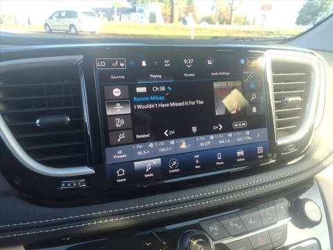 2022 Chrysler Pacifica Touring L