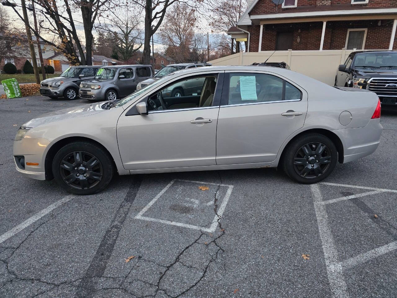 2010 Ford Fusion for sale at QUEENSGATE AUTO SALES in York, PA