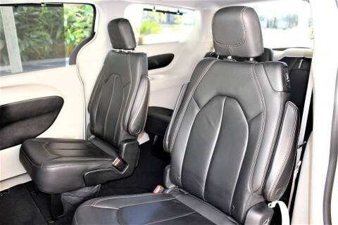 2017 Chrysler Pacifica Touring-L