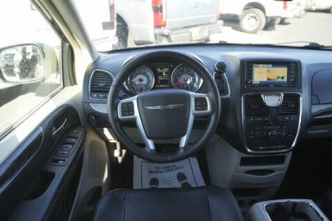 2012 Chrysler Town and Country Touring