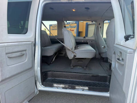 2006 Ford E-Series E-350 SD XLT