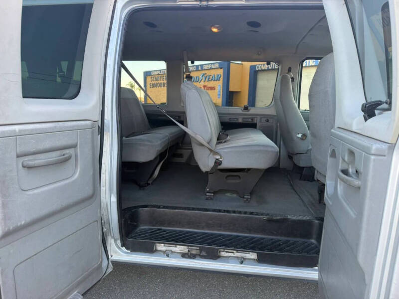 2006 Ford E-Series E-350 SD XLT