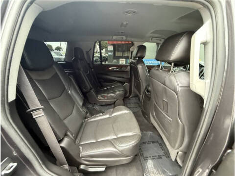 2017 Cadillac Escalade Standard