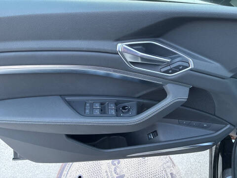 2019 Audi e-tron quattro Premium Plus