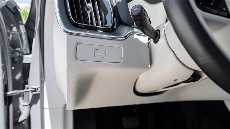 2023 Volvo XC60 B5 Core