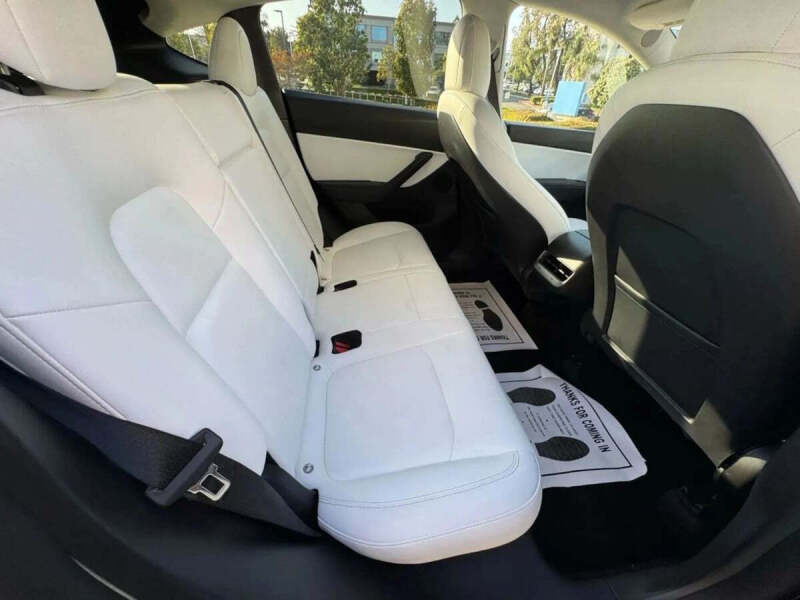 2023 Tesla Model Y Performance