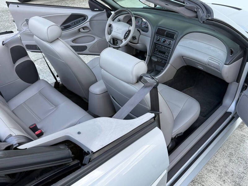 2003 Ford Mustang Deluxe