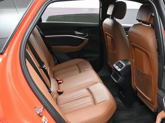 2022 Audi e-tron quattro Premium Plus