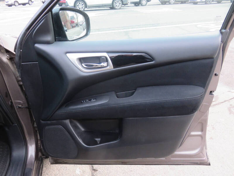 2013 Nissan Pathfinder SV