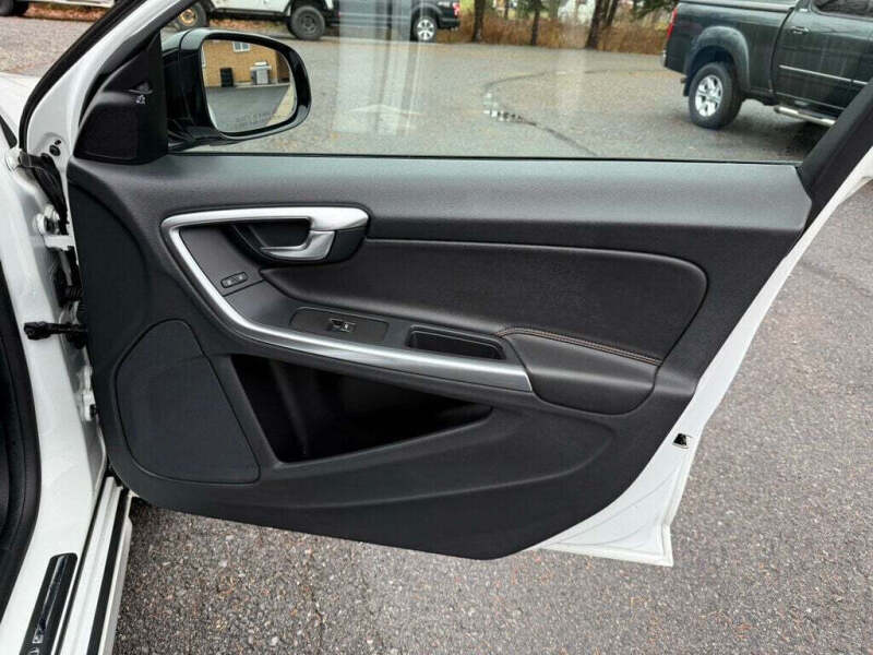 2018 Volvo V60 Cross Country T5 Premier