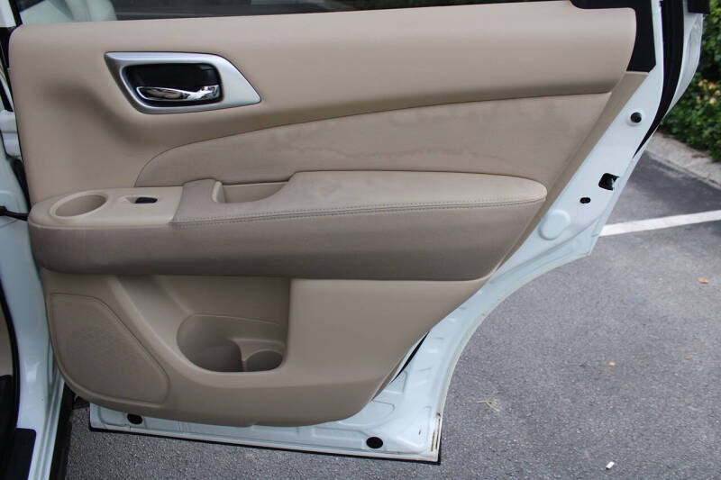 2017 Nissan Pathfinder Platinum