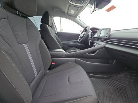 2024 Hyundai Elantra SE