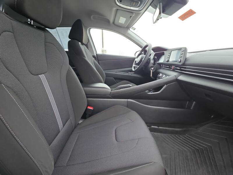 2024 Hyundai Elantra SE