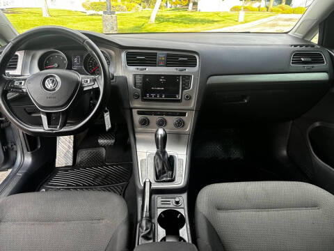 2017 Volkswagen Golf TSI S