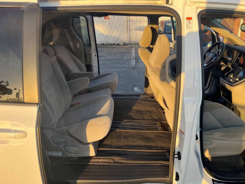 2015 Toyota Sienna LE 8-Passenger