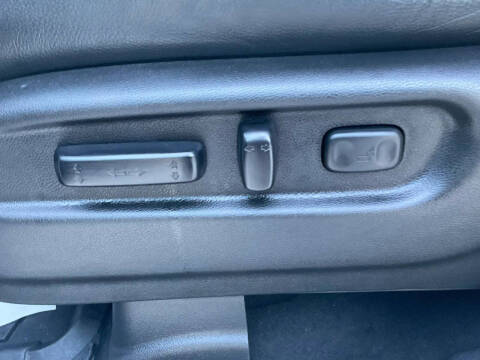 2019 Honda Pilot Touring w/Rear Captain's Chairs