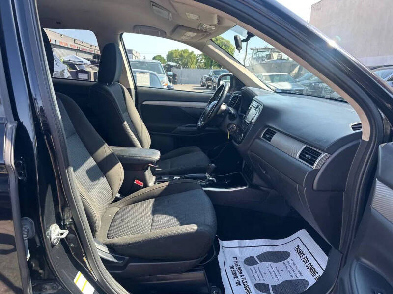 2017 Mitsubishi Outlander ES