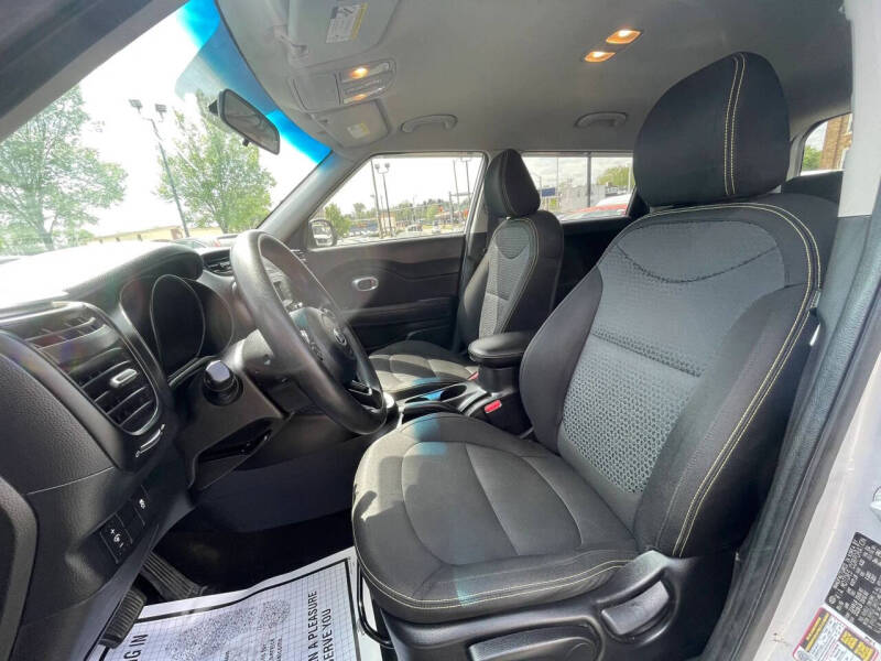 2016 Kia Soul +