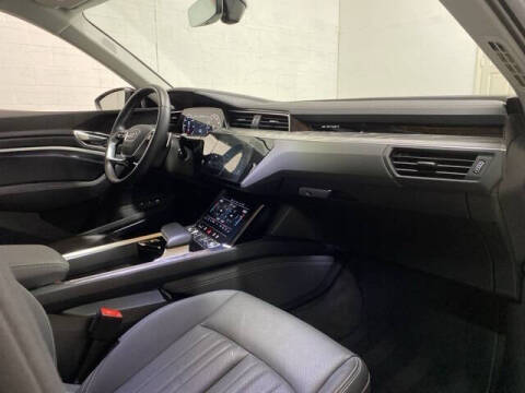 2023 Audi e-tron quattro Premium Plus