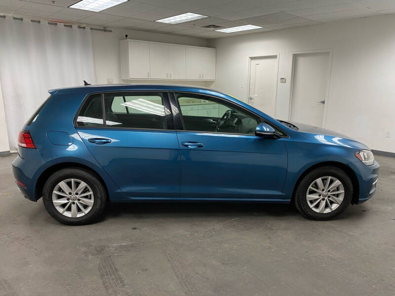 2019 Volkswagen Golf SE