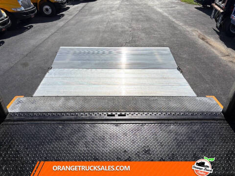 2019 Freightliner M2 106