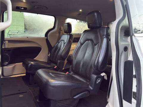 2017 Chrysler Pacifica Touring-L Plus