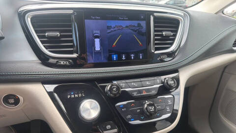 2017 Chrysler Pacifica Hybrid Platinum