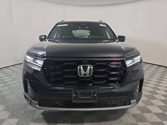 2025 Honda Pilot TrailSport photo 3