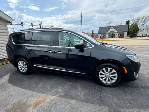 2017 Chrysler Pacifica Touring-L