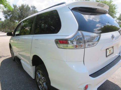 2017 Toyota Sienna SE Premium 8-Passenger