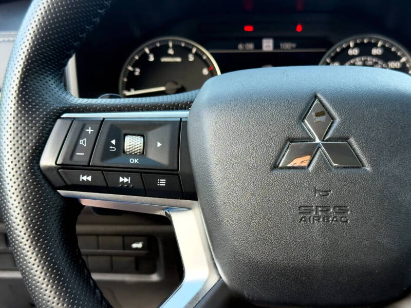 2025 Mitsubishi Outlander SE