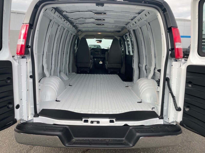 2025 Chevrolet Express 3500