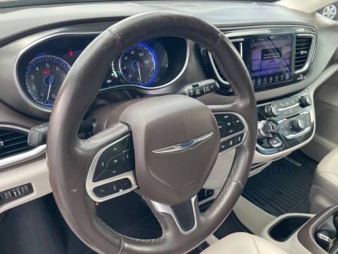 2017 Chrysler Pacifica Touring-L Plus