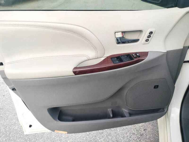 2014 Toyota Sienna Limited 7-Passenger