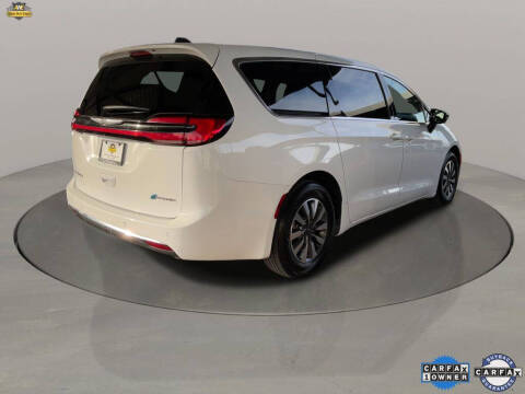2024 Chrysler Pacifica Plug-In Hybrid Select