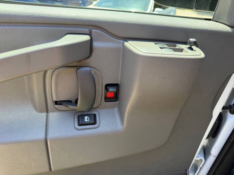 2025 Chevrolet Express LT 3500