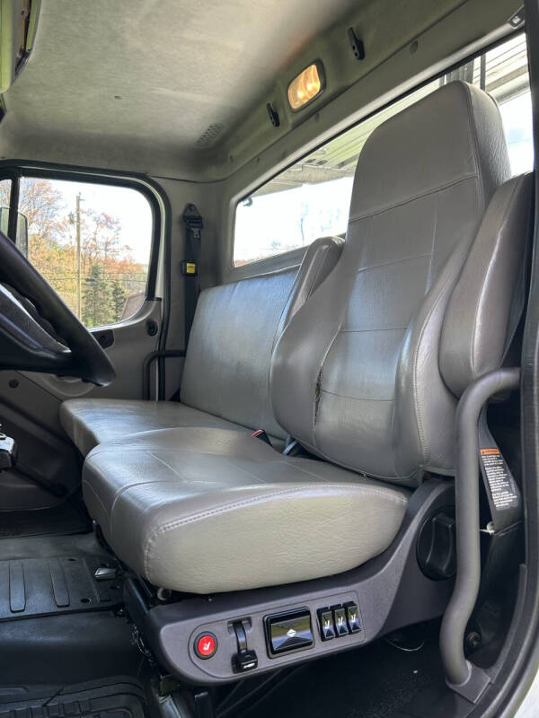 2019 Freightliner Business class M2