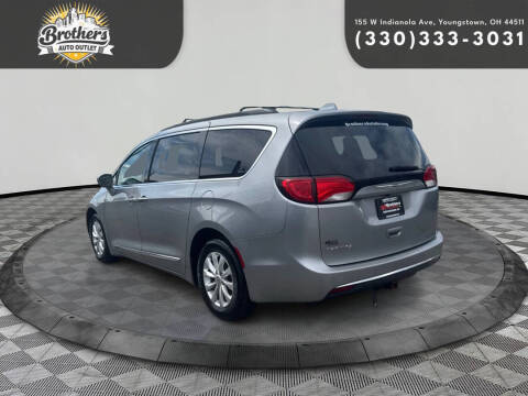 2017 Chrysler Pacifica Touring-L