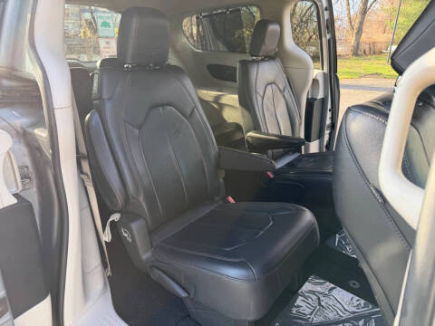 2017 Chrysler Pacifica Touring-L