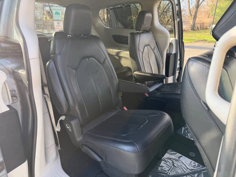 2017 Chrysler Pacifica Touring-L