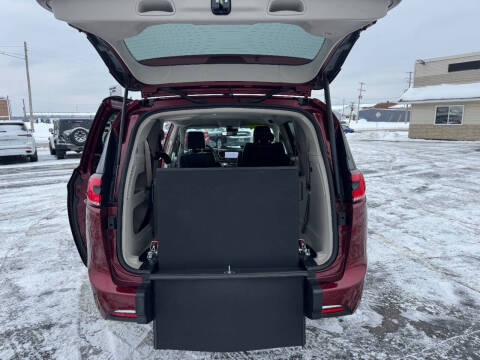 2023 Chrysler Pacifica Touring L