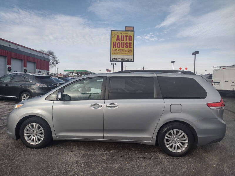 Toyota Sienna's photo