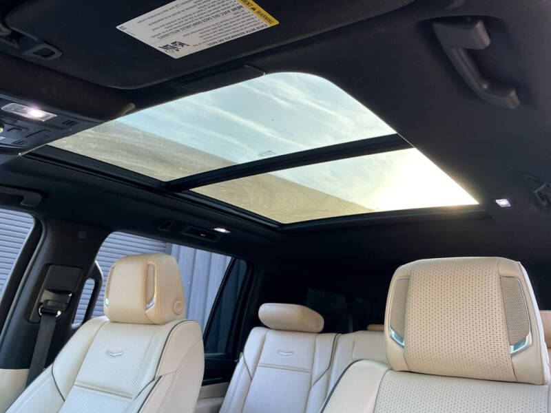 2022 Cadillac Escalade ESV Premium Luxury