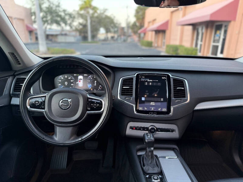 2021 Volvo XC90 T5 Momentum