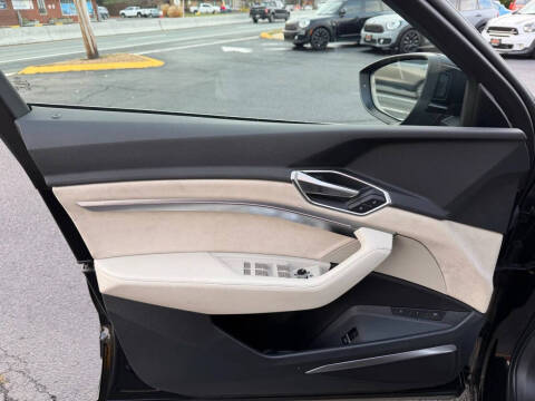 2019 Audi e-tron quattro Prestige