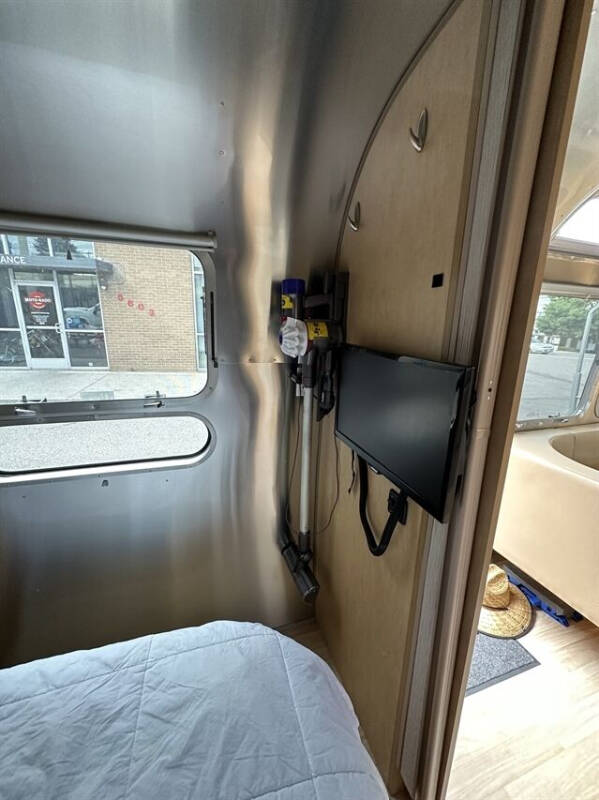 2015 Airstream Flying Clo